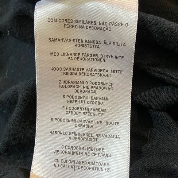 GuessâBlack Graphic V-Neck Tee Size L - Picture 12 of 13